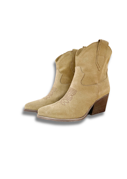 Leila Ambra -Suede Texan Boots Tan